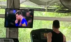 شکار لحظه ها؛ مسی در حال تماشای مسی!