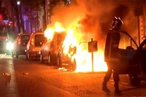 آتش‌زدن بیش از ۱۰۰۰ خودرو در فرانسه! / فیلم