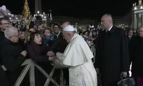 ویدئو| عصبانیت پاپ فرانسیس در مراسم شب سال نو