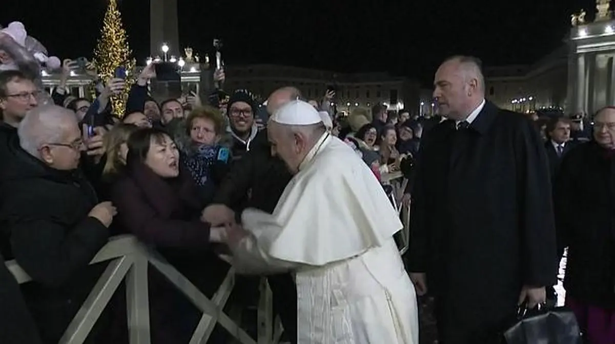 ویدئو| عصبانیت پاپ فرانسیس در مراسم شب سال نو