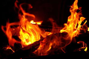 مهار آتش‌سوزی در فروشگاه مواد شوینده در تجریش