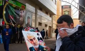 گفت‌وگو با همرزمان شهید در مقابل منزل شخصی سردار سلیمانی