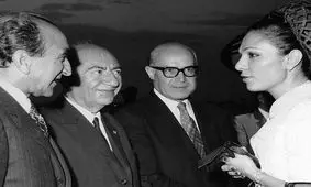 امروز نطقی از شهبانو به جراید داده شده که انتقاد از کارهای اعلیحضرت است!