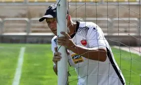 سرمربی پرسپولیس در آستانه فسخ