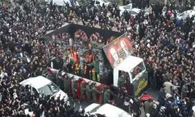 غیرتمندان حماسه‌آفرین سردار آسمانی را تا حرم رضوی مشایعت کردند + فیلم و عکس