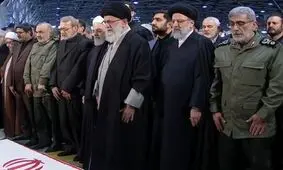 بدرقه‌ای همپای شکوه سردار / رهبر انقلاب بر پیکر مطهر شهدای مقاومت نماز اقامه کردند