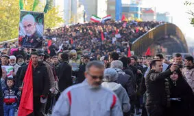 پرچم های درهم تنیده ایران و عراق / نمایش اتحاد در وداع با «سردار ایرانشهر»