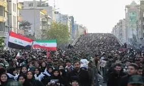 پلاکاردی قابل تامل در مراسم تشیع سردار سلیمانی / فرزندان مفت‌خورتان را از غرب برگردانید + عکس