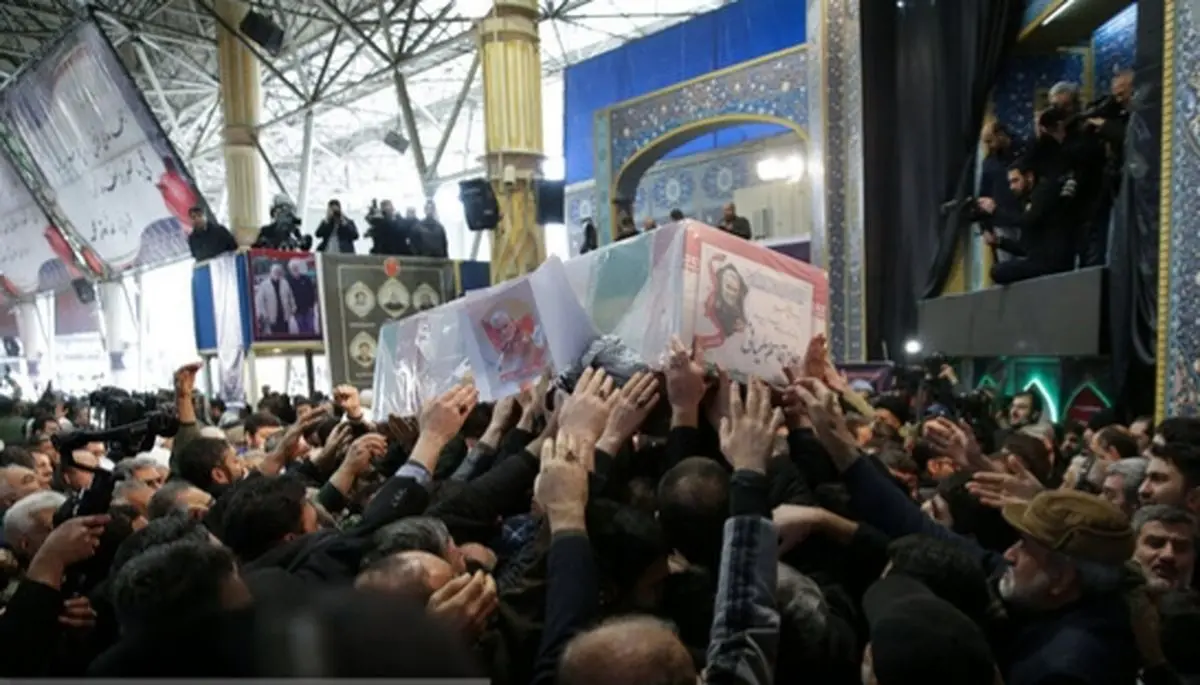 آغاز مراسم تشییع پیکر شهید سپهبد سلیمانی در کرمان / احتمال تغییر محل خاکسپاری + عکس