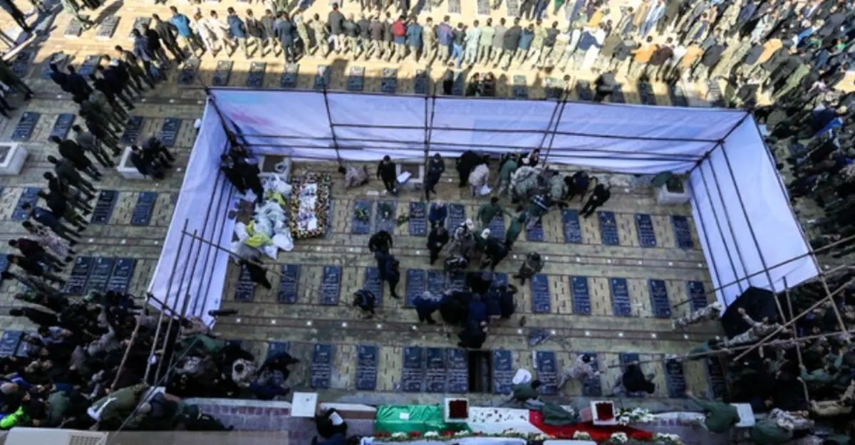 آغاز مراسم تدفین پیکر شهید سپهبد سلیمانی در گلزار شهدای کرمان