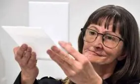 بازسازی چهره زن مبتلا به سرطان با کمک تلفن هوشمند