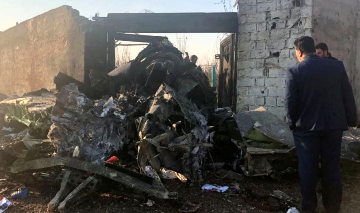 شایعه‌پراکنی رسانه‌های غربی درباره سقوط هواپیمای اوکراینی / موشک به هواپیما اصابت کرده است؟
