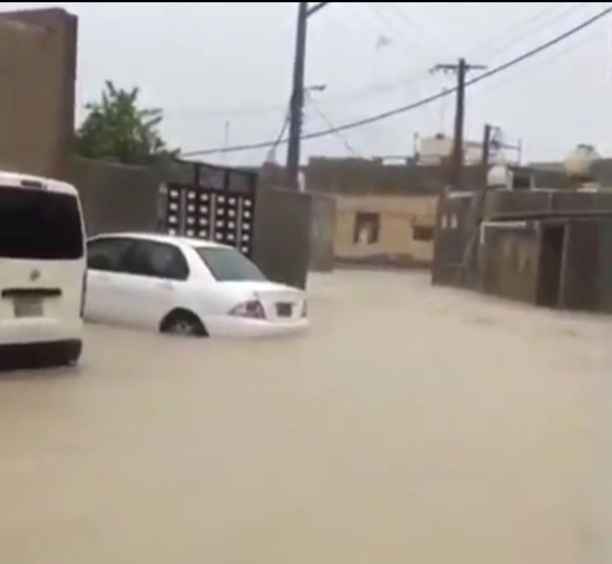 فیلم| وضعیت بحرانی در قشم پس از بارندگی‌های امروز