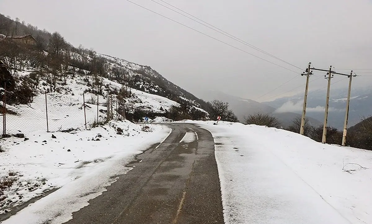 شدت بارش برف محور بافت – کرمان را مسدود کرد