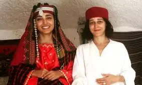 شتر سواری گلشیفته فراهانی و زهرا امیر ابراهیمی در بیابان! +عکس