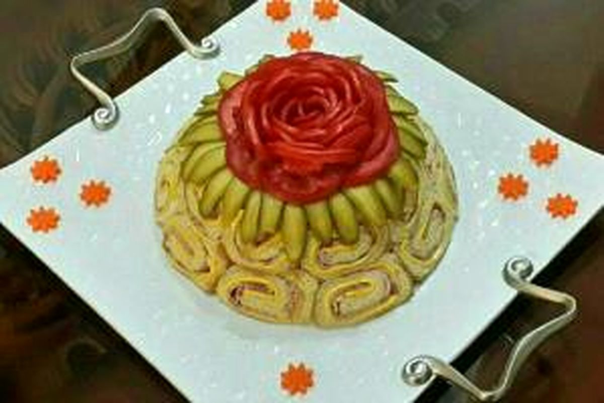 تزیین سالاد الویه به صورت کیک شارلوت، تزیینی شیک برای میهمانیهای مجلسی!
