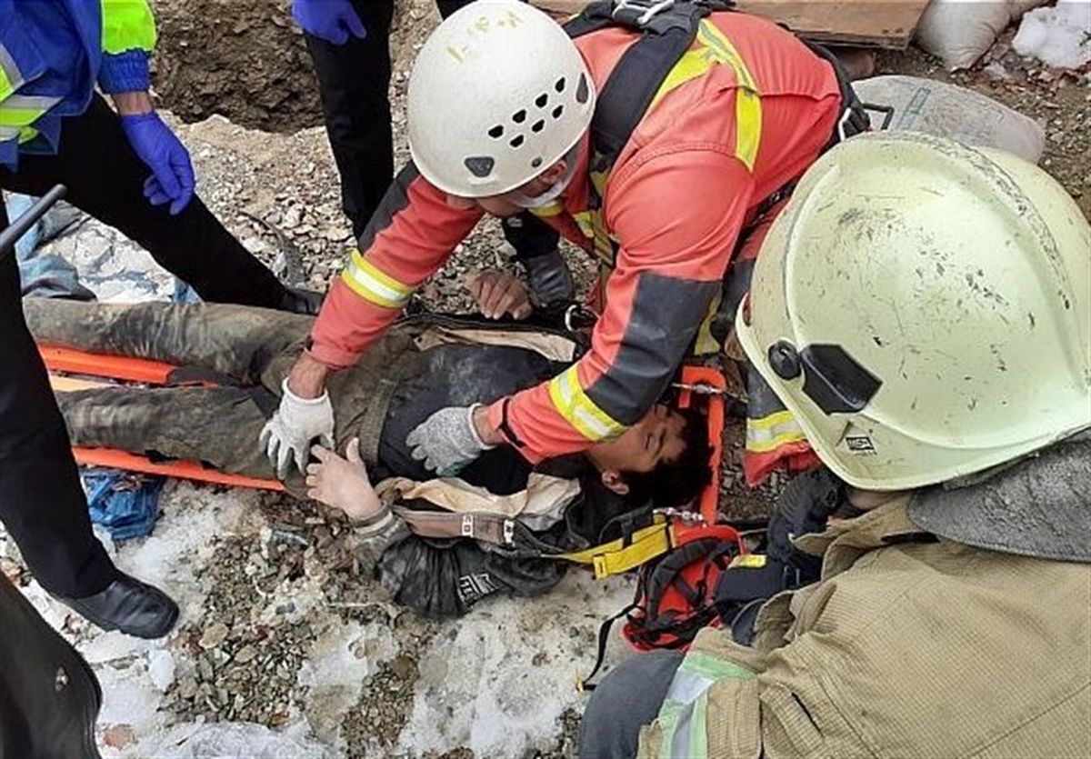 نجات معجزه‌آسای پسر ۱۵ ساله پس از سقوط ۲۰ متری / عکس
