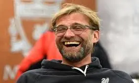 سرمربی مشهور درحال گِل بازی!