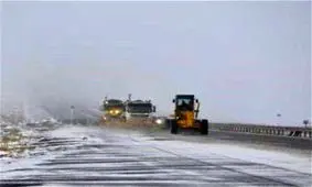 آزادراه خرم‌آباد ـ پل زال مسدود شد؛ گرفتار شدن خودروها در جاده