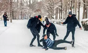 تصاویر| برف‌بازی و تفریحات زمستانی در تبریز