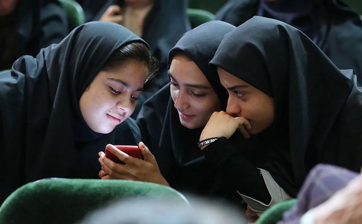 دختران بیش از پسران بدنبال دوست‌یابی در فضای مجازی