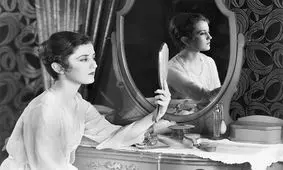 مادر اولین کسی است که «شرمندگی از ظاهر» را به دخترش یاد می‌دهد