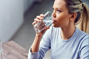  چرا باید هر روز صبح خود را با نوشیدن آب آغاز کنیم؟