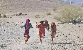 زنان تنها؛ کودکان رها شده