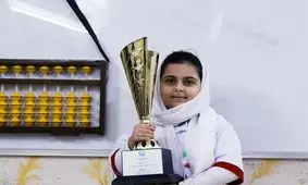 نابغه‌ای که چرتکه قهرمانی می‌اندازد