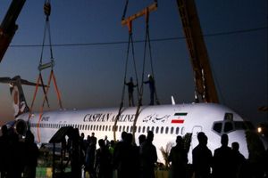 هواپیمای حادثه‌دیده به فرودگاه ماهشهر منتقل شد + فیلم