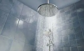 عوارض هر روز دوش گرفتن برای پوست و مو