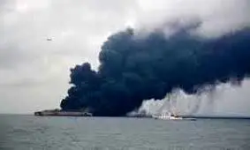 آتش گرفتن یک شناور در سواحل شارجه 