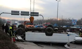 واژگونی مینی‌بوس ۱۰ شهروند مشهدی را مجروح کرد