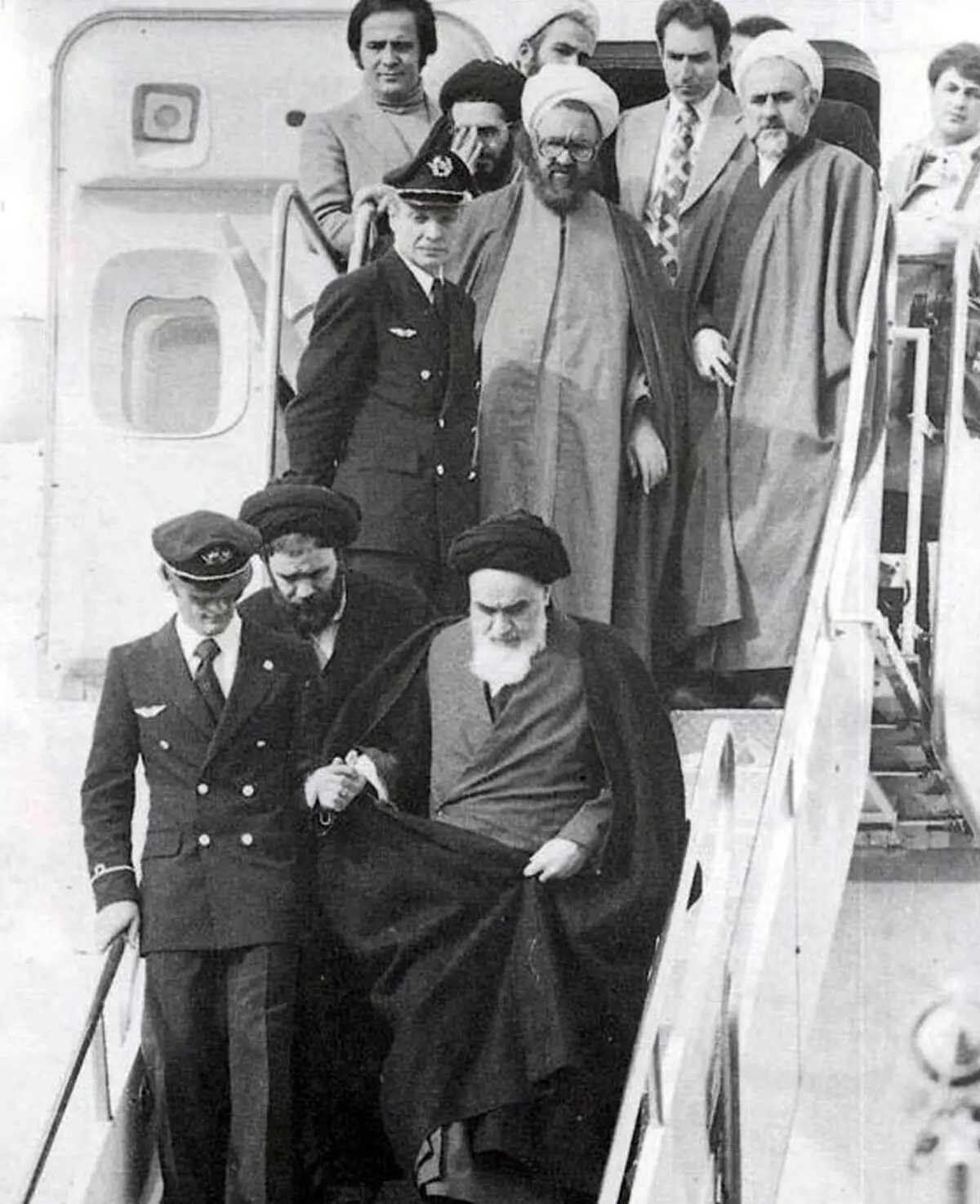 چرا حسن روحانی از پرواز تاریخی بهمن ۵۷ جا ماند؟