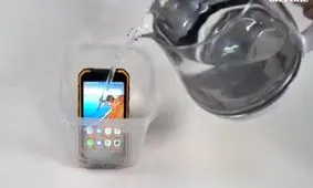 فیلم| موبایلی برای شرایط سخت/ تحمل آب داغ و دمای ۲۰- درجه