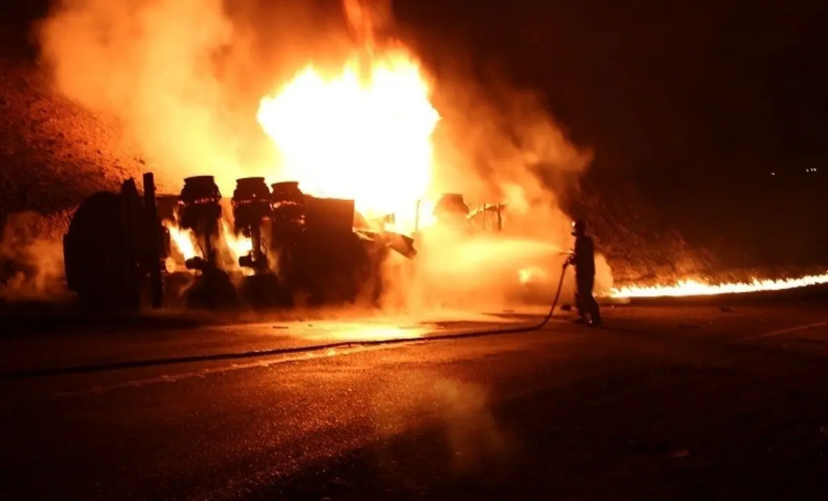 انفجار تانکر سوخت دو کشته بر جا‌ی گذاشت