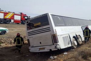 سه کشته و 21 زخمی در واژگونی اتوبوس