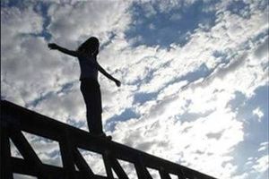 خودکشی دختر 15 ساله از روی پل