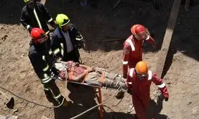 ریزش ماسه بر روی کارگر، در ساختمان در حال ساخت