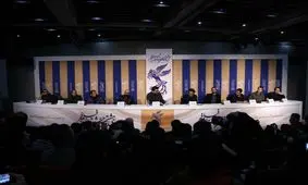 جشنواره فجر ۹۸؛ از متلک فرزاد حسنی به منتقد جنجالی تا شوخی کنایه‌آمیز وی با کارگردان گشت ارشاد