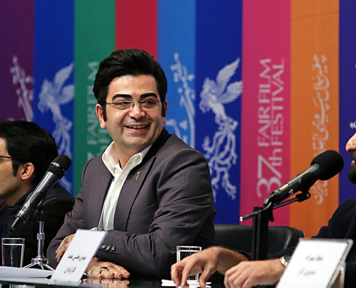 نگاهی به اجراهای جنجالی فرزاد حسنی در جشنواره فیلم فجر از زاویه‌ای دیگر