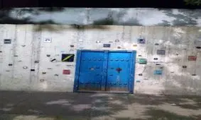 دیوار زنگ‌ها در مشهد