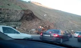 ریزش کوه در جاده چالوس