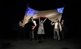 اعتراض کارگران لهستانی روی صحنه تئاتر فجر