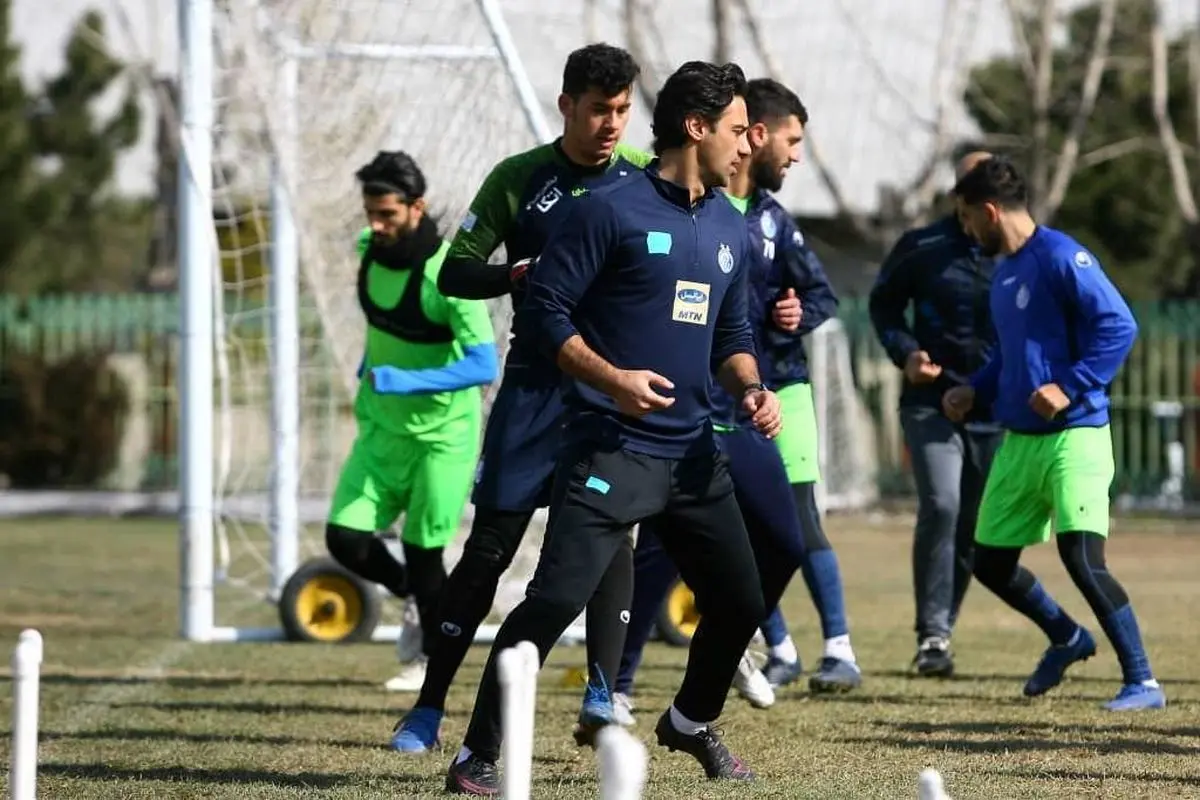 با نیمکت استقلال در دربی ۹۲