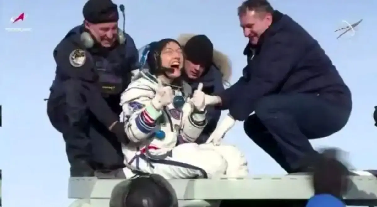 فیلم| کریستینا کوک پس از حضور رکوردشکن ۳۲۸ روزه در فضا به زمین بازگشت