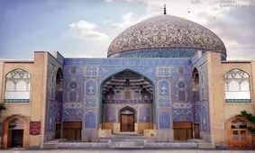 استفاده از مسجد شیخ‌لطف‌الله اصفهان به عنوان دروازه فوتبال! / فیلم