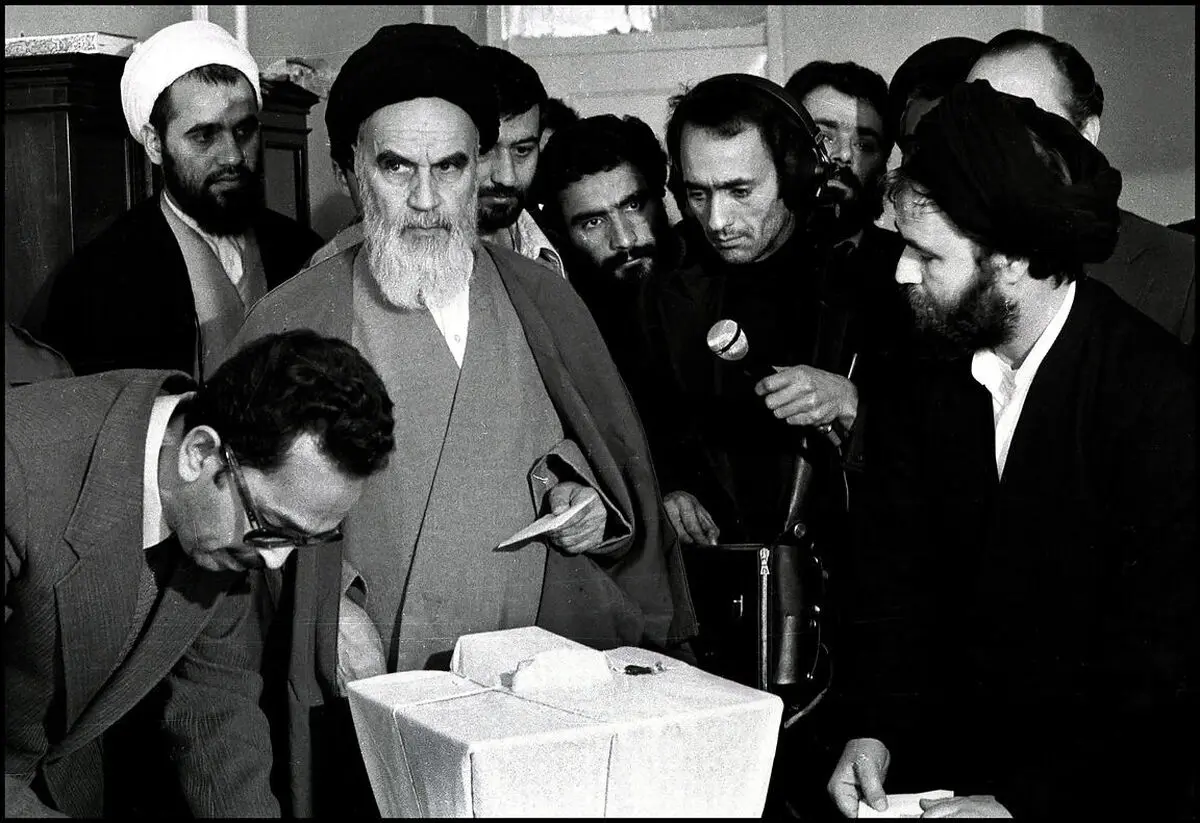 اصل در سیره امام (ره) مصلحت مردم است
