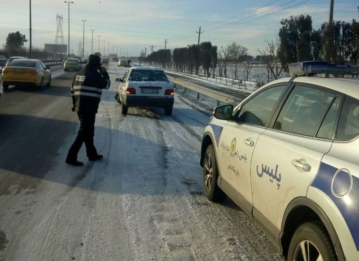 تصادف زنجیرهای ۶ خودرو در آزادراه خلیج فارس