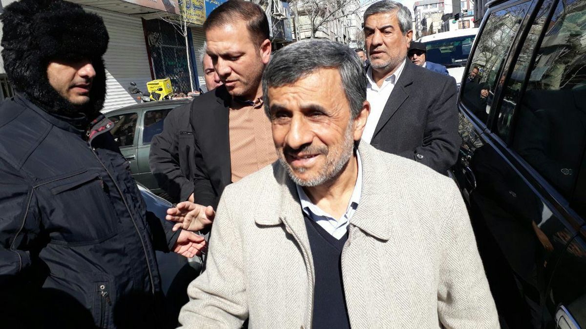 عکس/ حضور محمود احمدینژاد در راهپیمایی ۲۲ بهمن